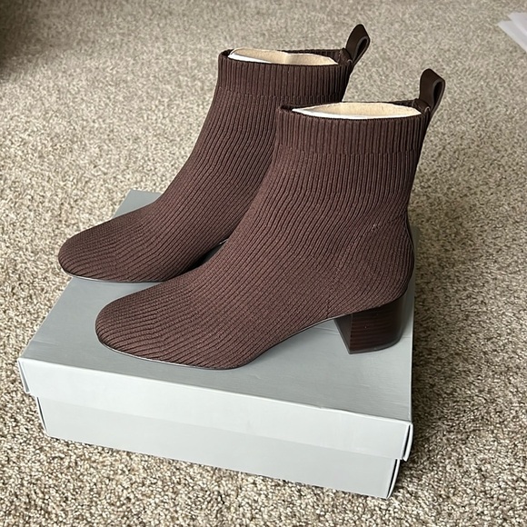 Everlane Chocolate Ribbed Ankle Booties - Picture 3 of 6